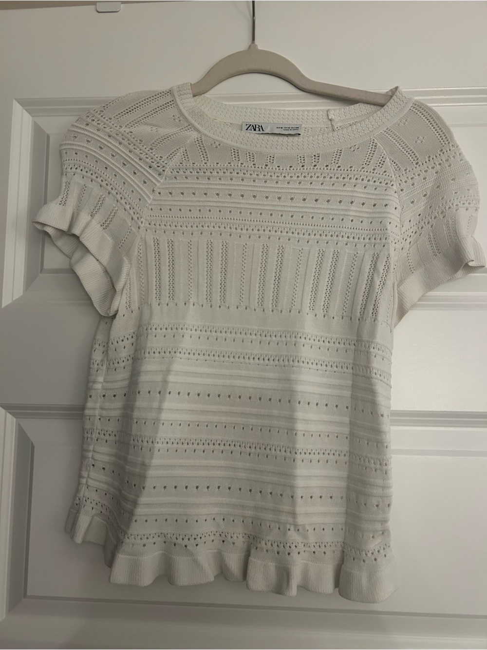Zara White Eyelet Knit Short Sleeve Top with Ruffle Hem